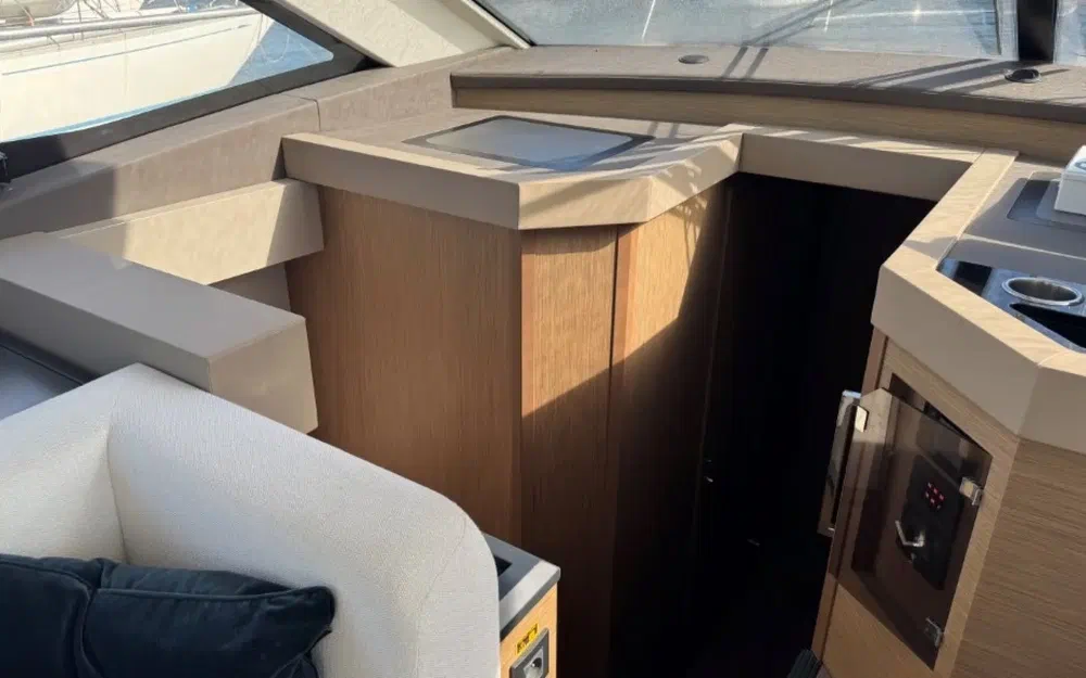 slider 10 Beneteau Monte Carlo 52