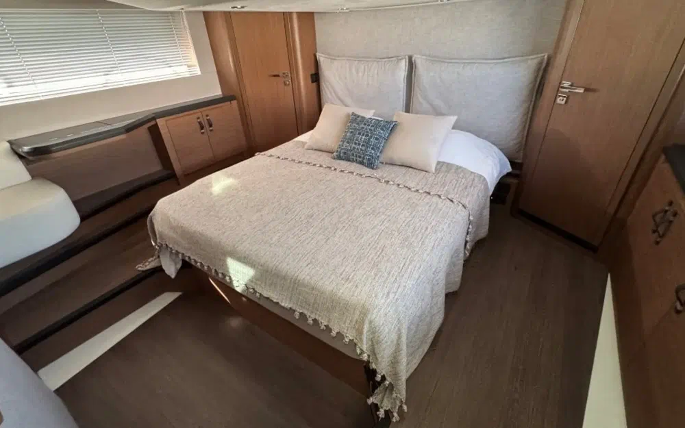 slider 11 Beneteau Monte Carlo 52