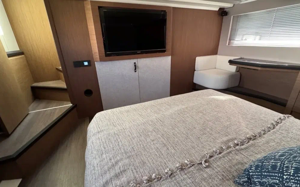 slider 14 Beneteau Monte Carlo 52