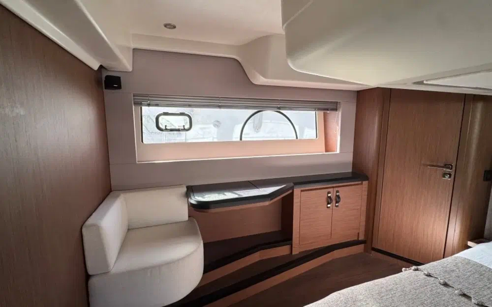 slider 15 Beneteau Monte Carlo 52