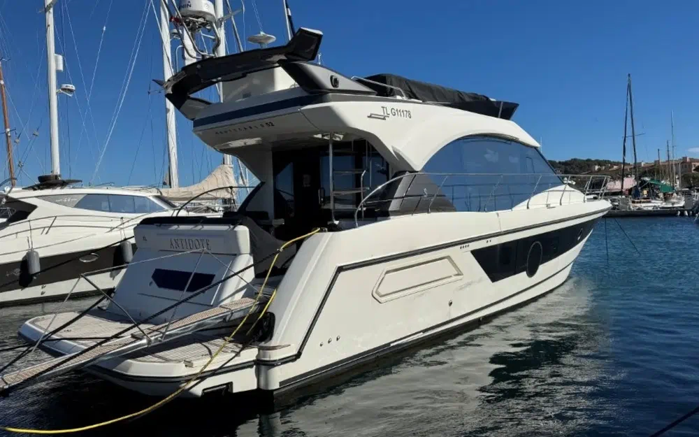 slider 1 Beneteau Monte Carlo 52