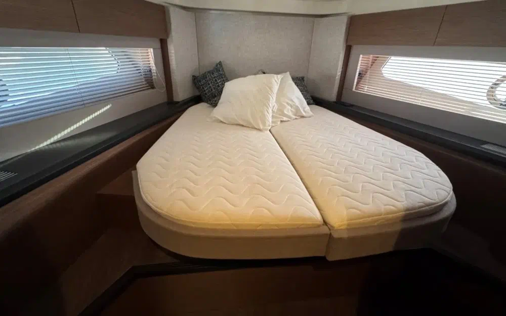 slider 19 Beneteau Monte Carlo 52