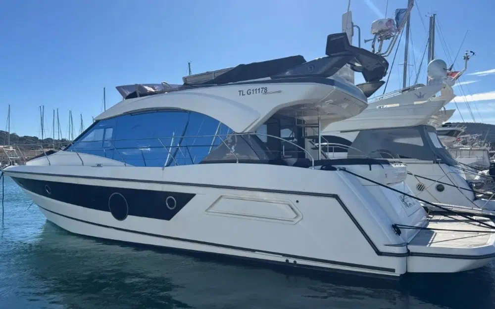 slider 2 Beneteau Monte Carlo 52