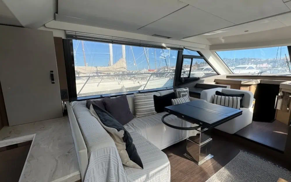 slider 5 Beneteau Monte Carlo 52