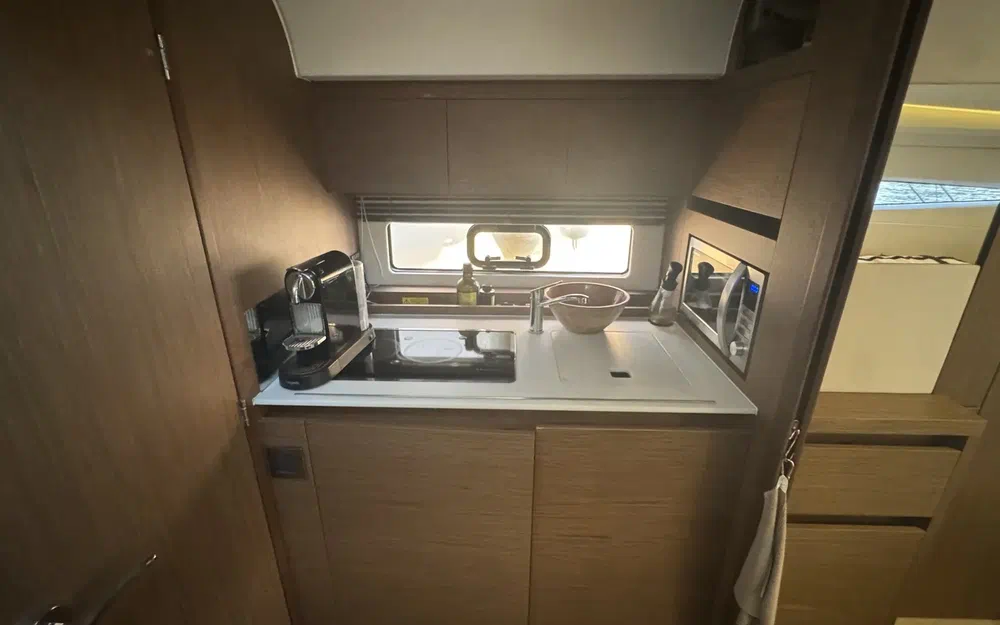 slider 9 Jeanneau Leader 36