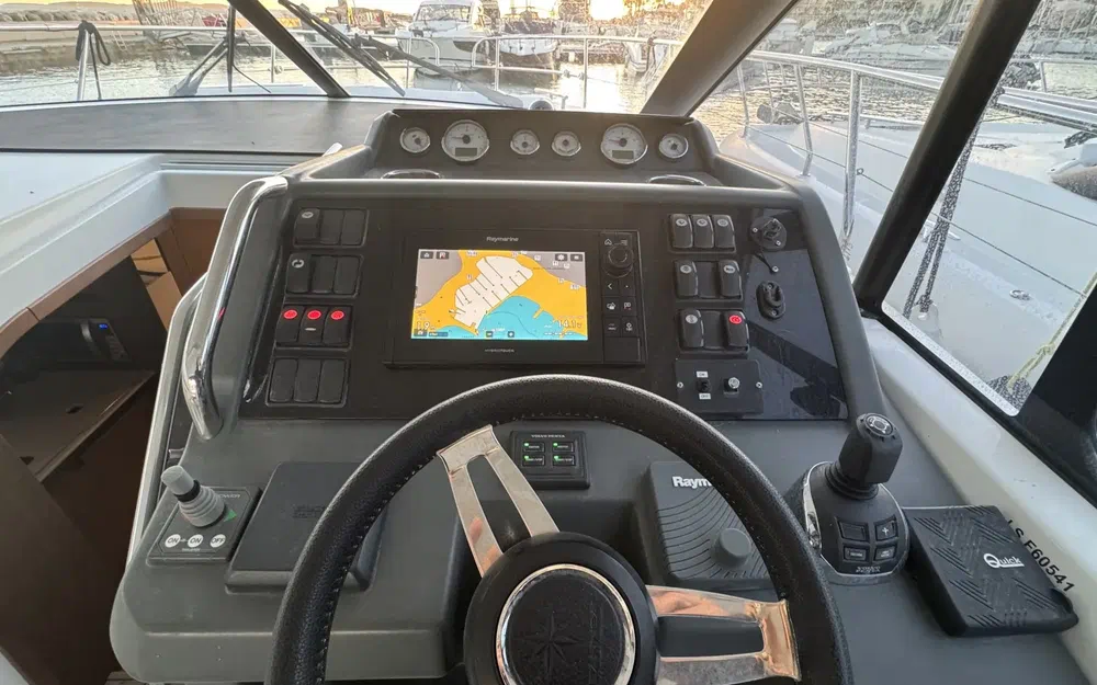 slider 17 Jeanneau Leader 36