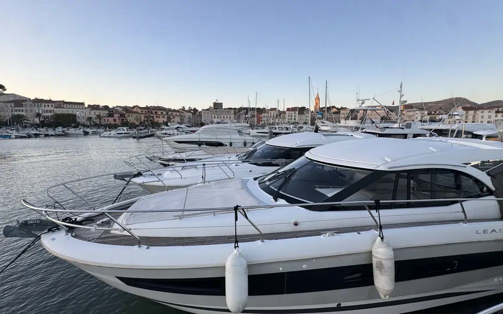 slider 1 Jeanneau Leader 36