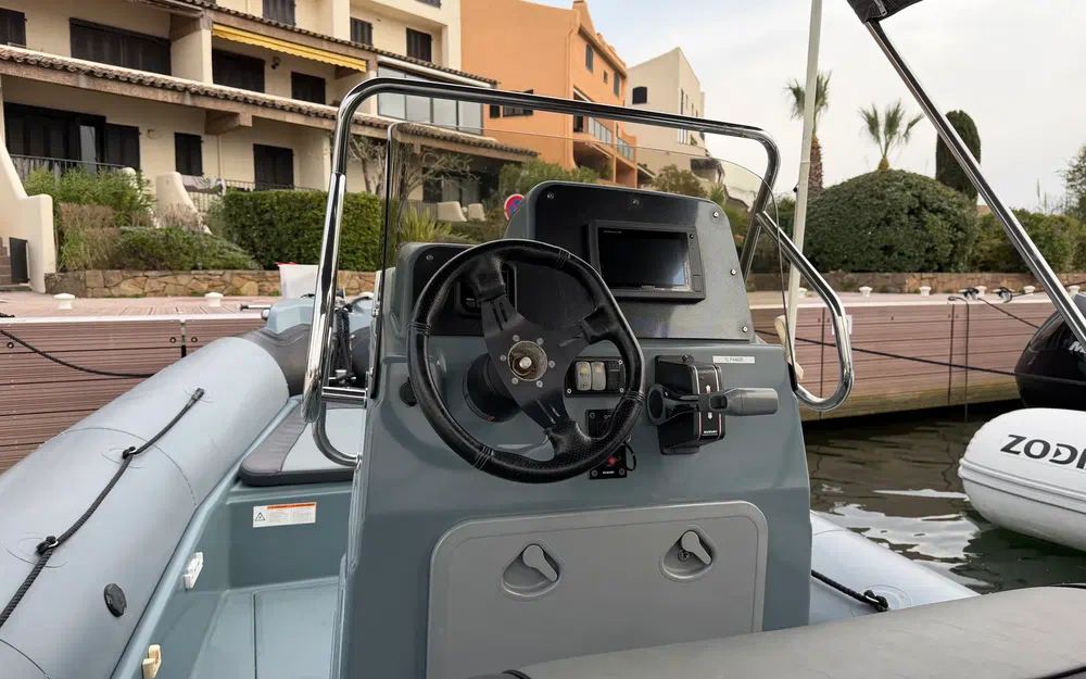 slider 7 Zodiac Pro Open 650