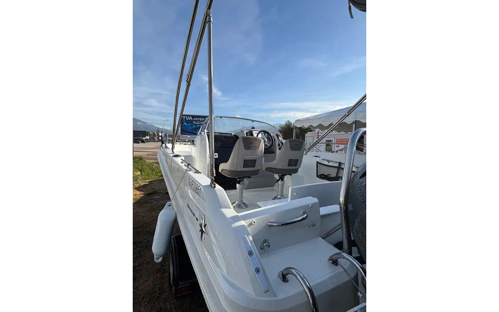 slider 4 Jeanneau Cap Camarat 5.5 WA Serie 2