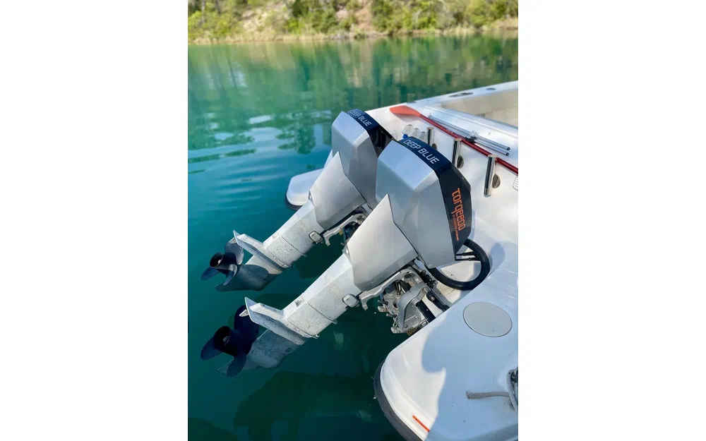 slider 1 Boston Whaler 270 Vantage