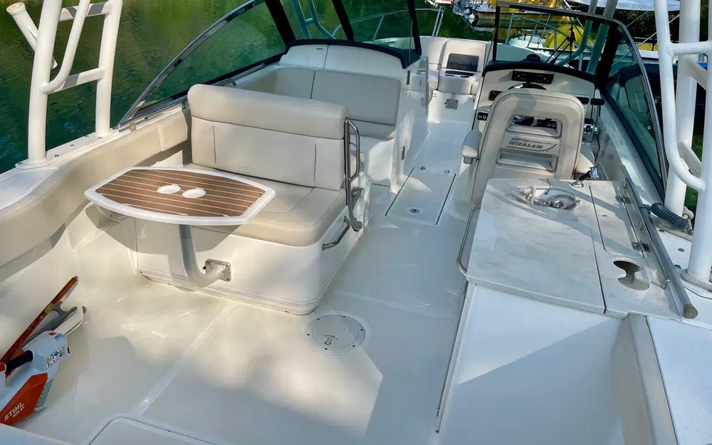 slider 5 Boston Whaler 270 Vantage