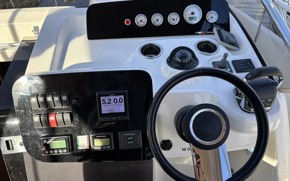 slider 6 Cranchi Endurance 30