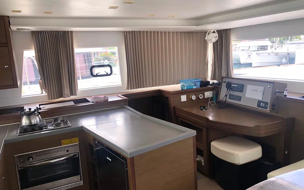 slider 12 Lagoon 450