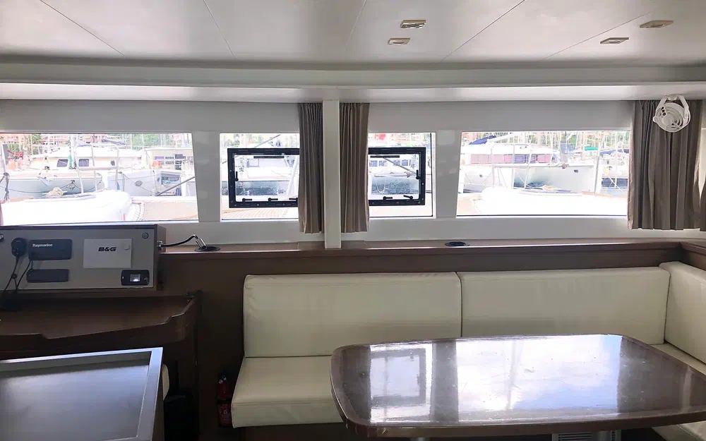 slider 19 Lagoon 450