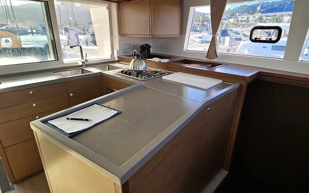 slider 23 Lagoon 450