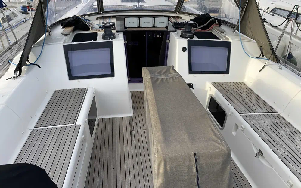 slider 18 Dufour 460 Grand Large