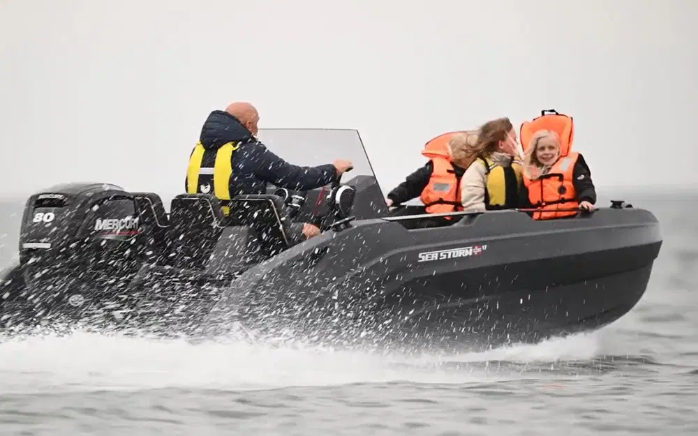 slider 24 Seastorm 17