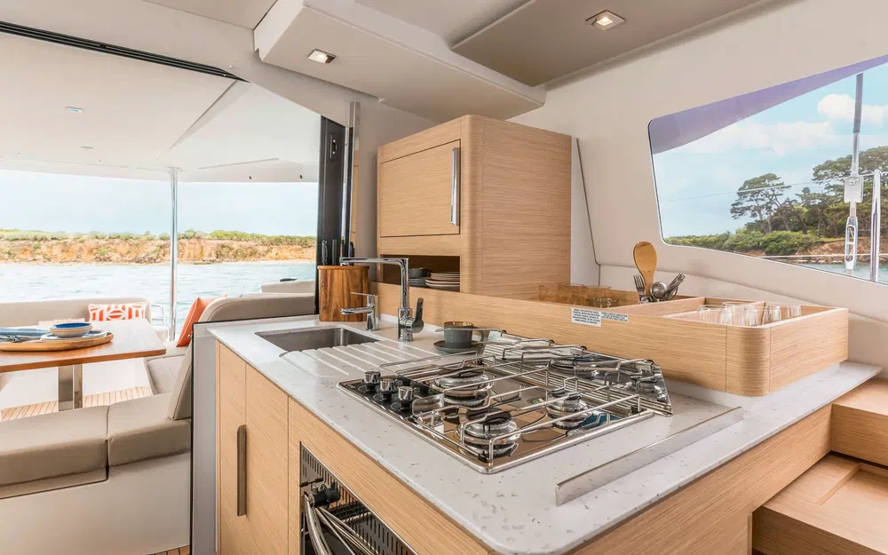 slider 14 Fountaine Pajot FP 41