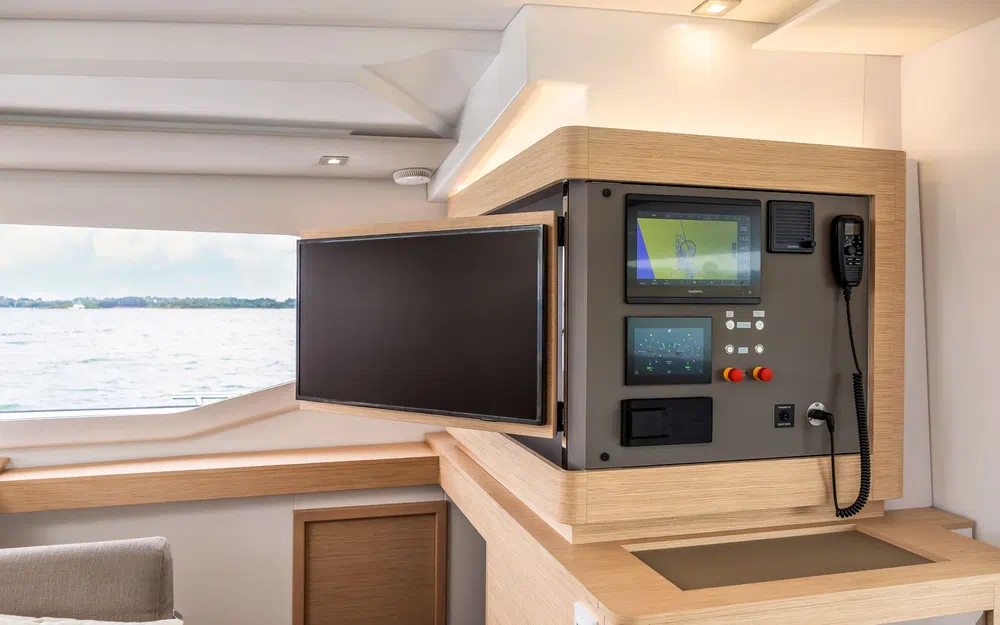 slider 16 Fountaine Pajot FP 41