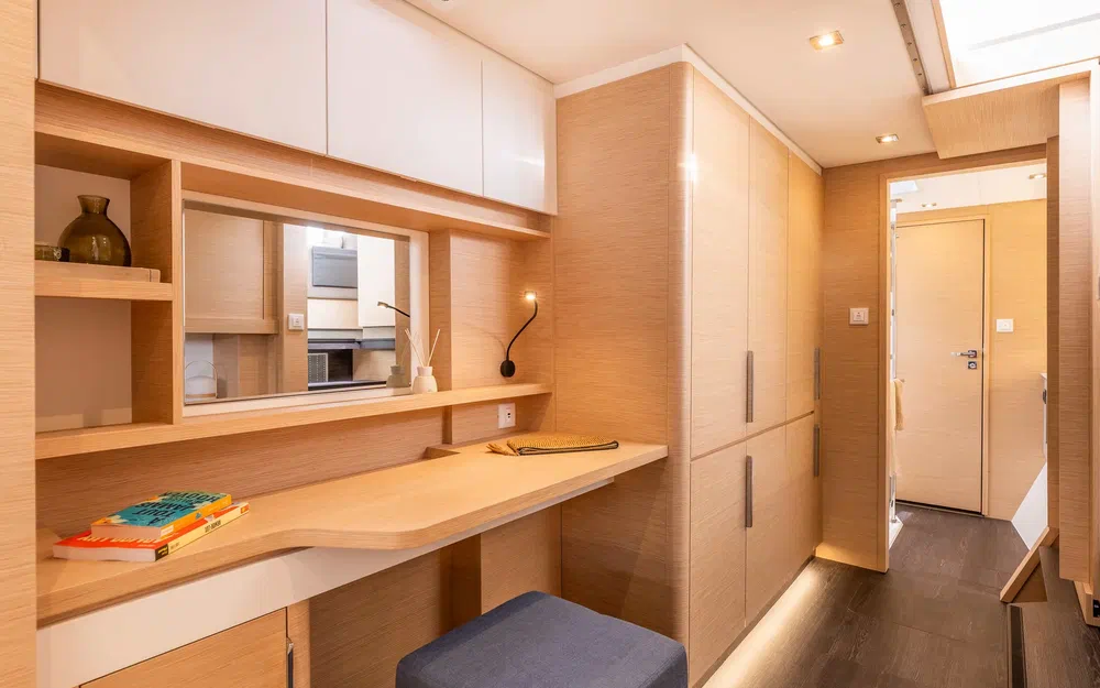 slider 22 Fountaine Pajot FP 41