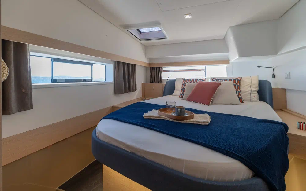 slider 19 Fountaine Pajot FP 44