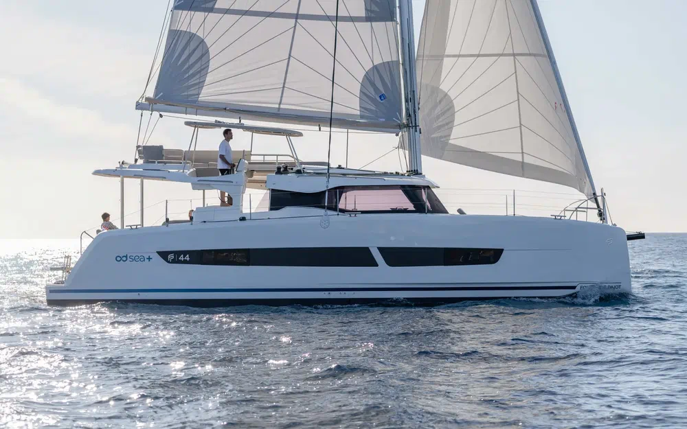 slider 4 Fountaine Pajot FP 44