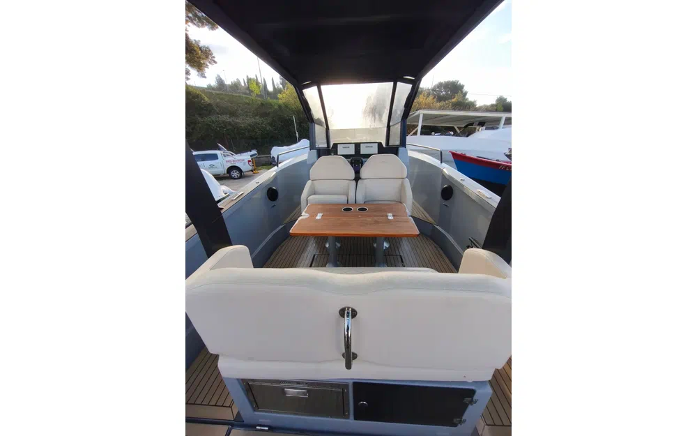 slider 9 Rand Boats Roamer 29