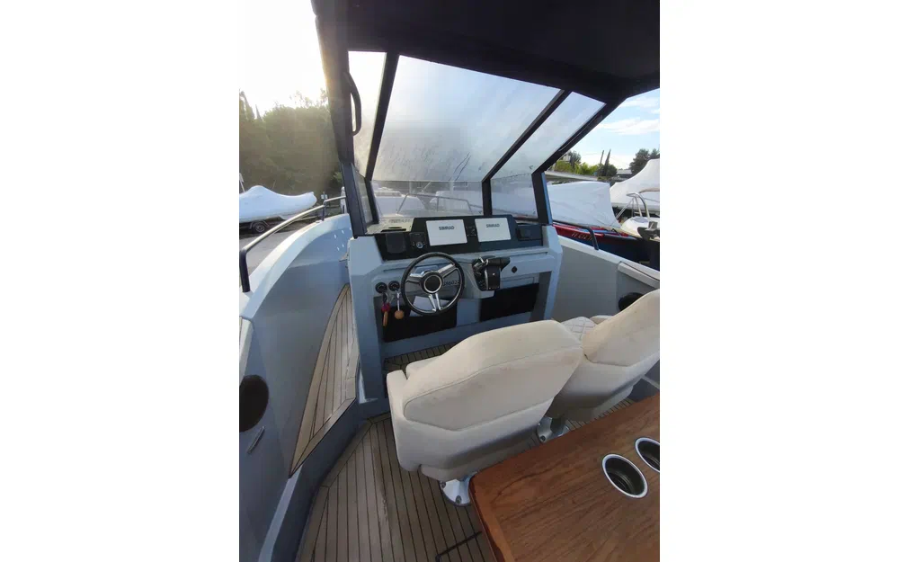 slider 10 Rand Boats Roamer 29