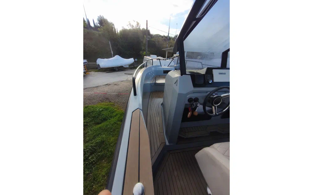 slider 11 Rand Boats Roamer 29