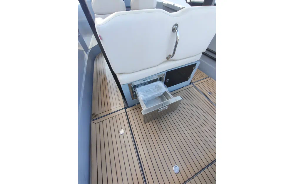 slider 7 Rand Boats Roamer 29