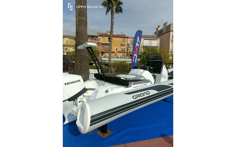 slider 1 Grand Golden Line 680