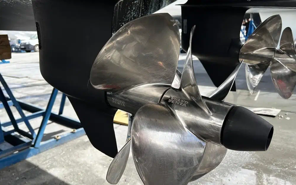 slider 13 Beneteau Gran Turismo 40