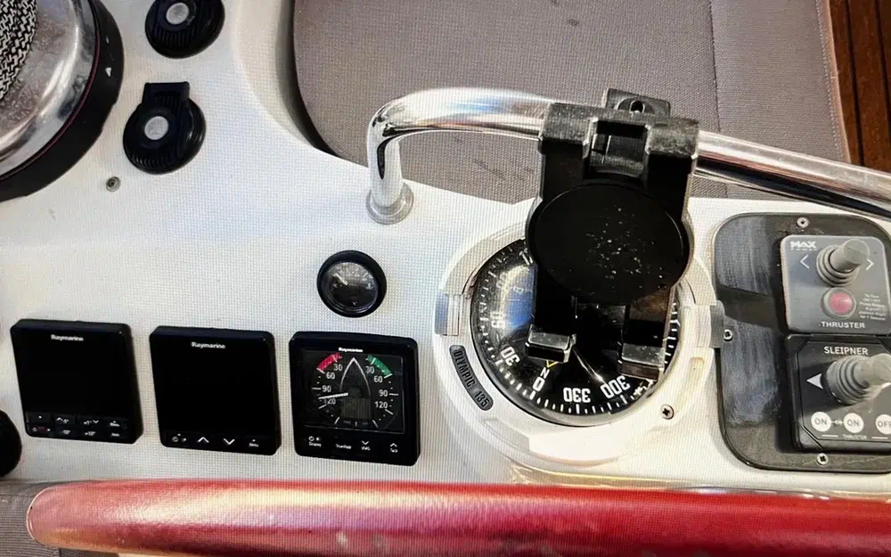 slider 10 Jeanneau 53