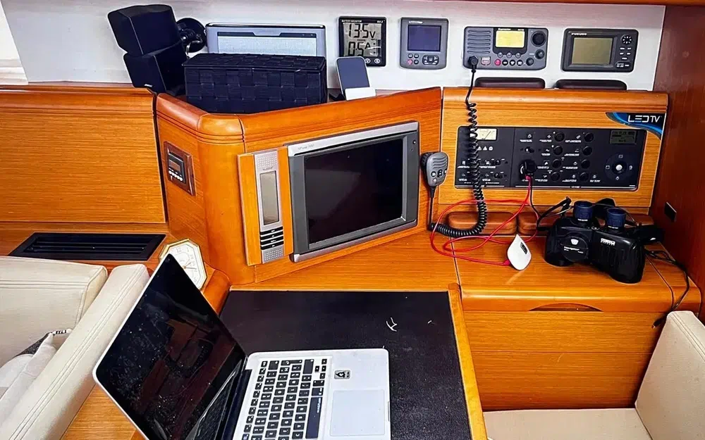 slider 12 Jeanneau 53