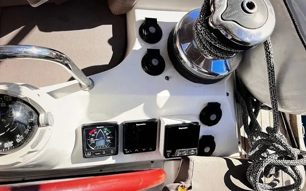 slider 8 Jeanneau 53