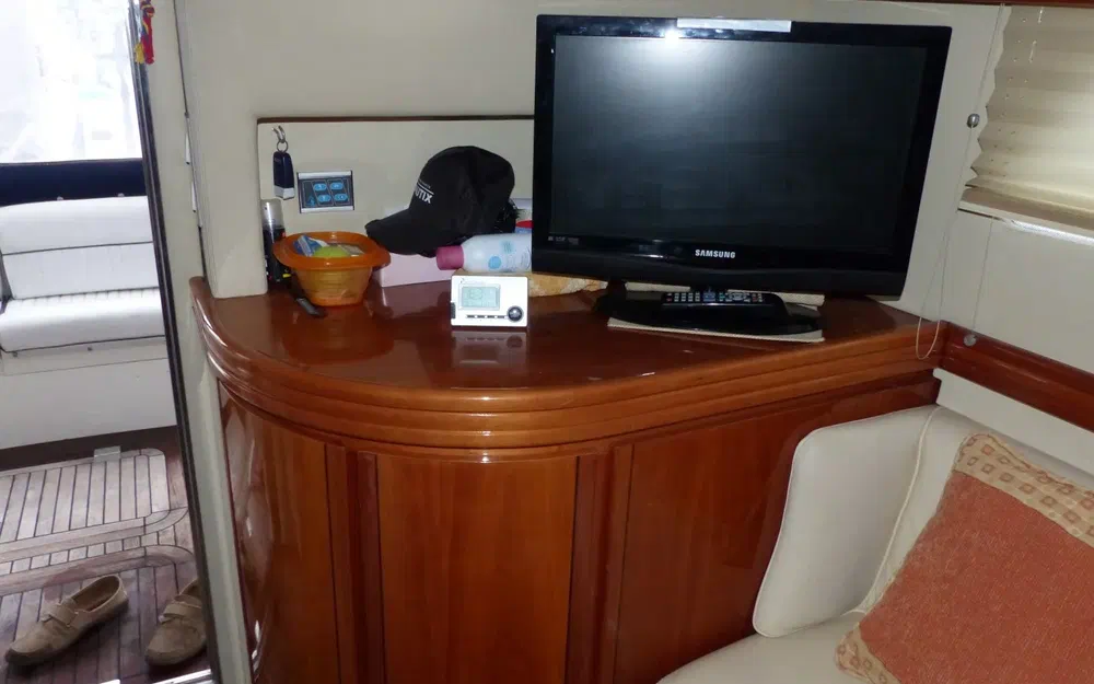 slider 17 Rodman 38 Fly