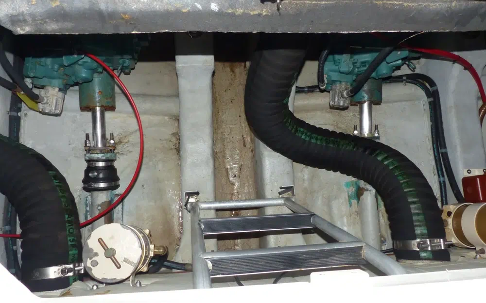 slider 19 Rodman 38 Fly