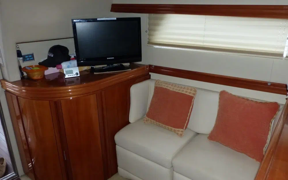 slider 4 Rodman 38 Fly