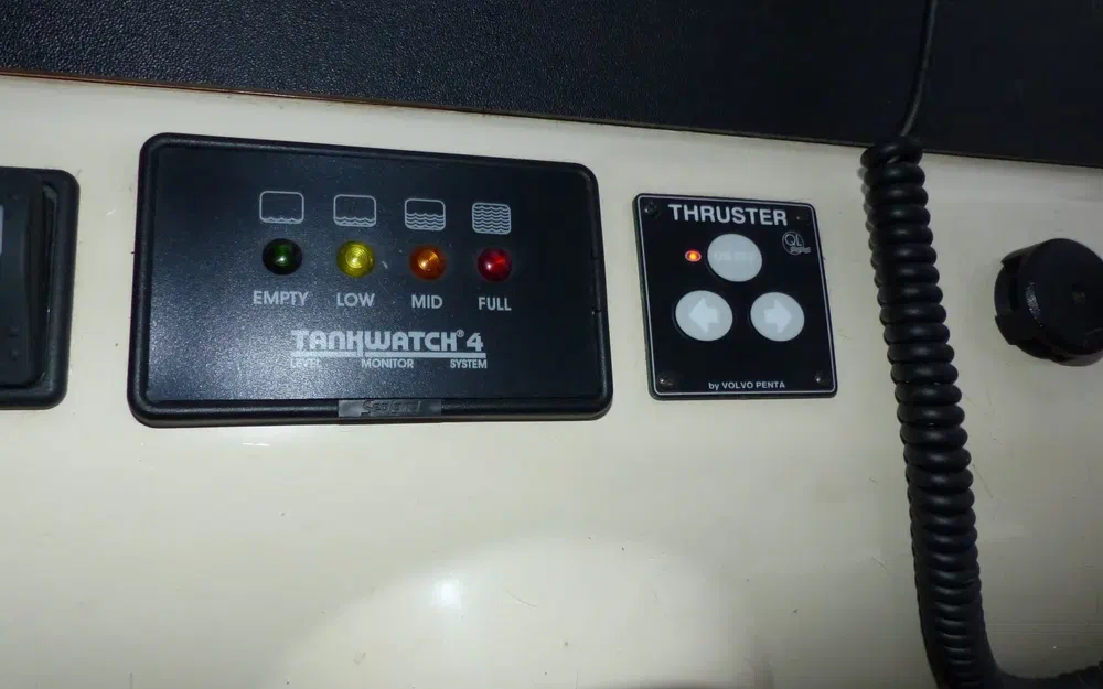 slider 7 Rodman 38 Fly