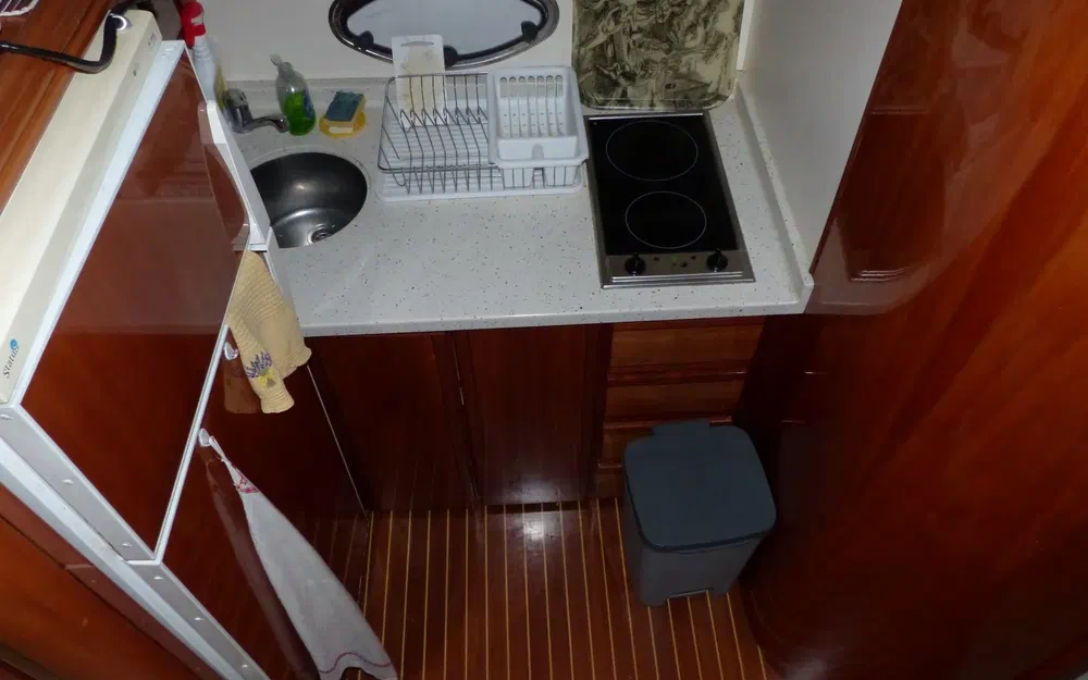 slider 9 Rodman 38 Fly