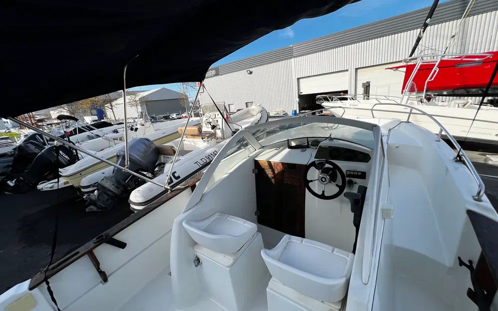 slider 4 Beneteau Ombrine 630