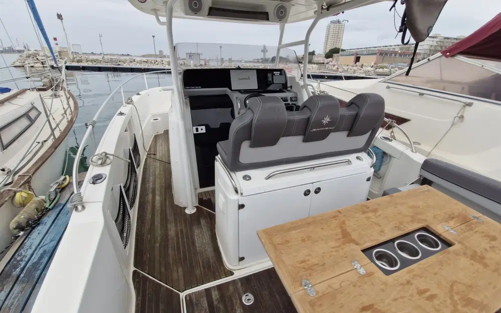 slider 7 Jeanneau Cap Camarat 9.0 CC