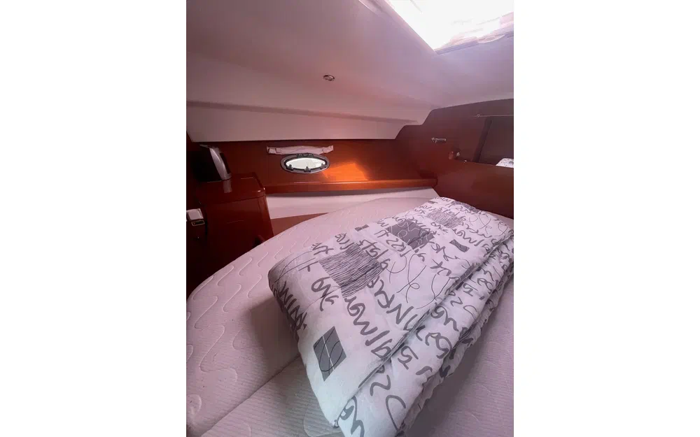 slider 6 Beneteau Antares 30 Fly