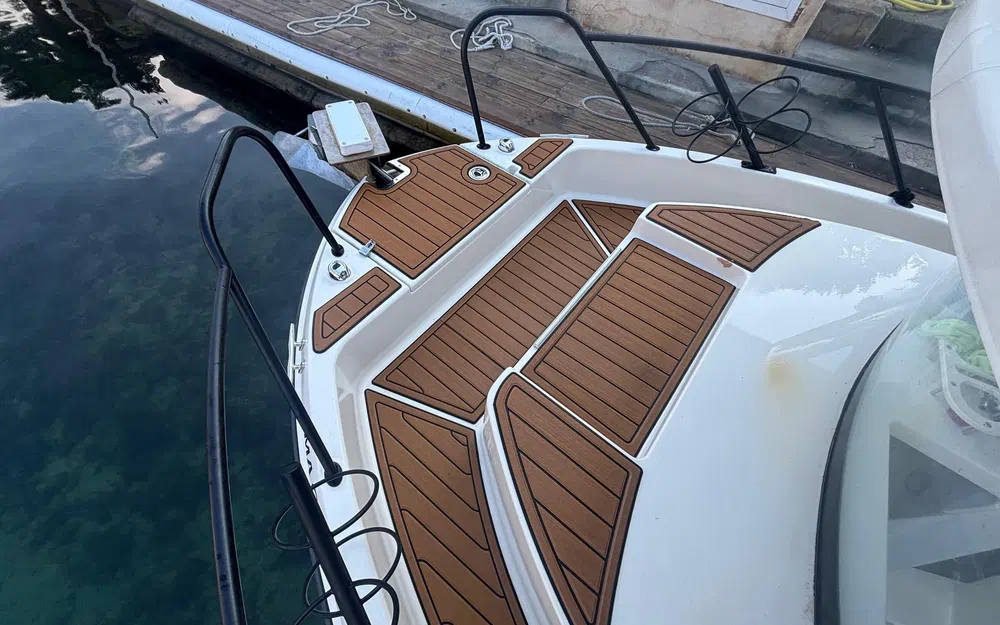 slider 11 Quicksilver Activ 705 Pilothouse