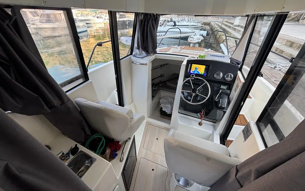 slider 16 Quicksilver Activ 705 Pilothouse