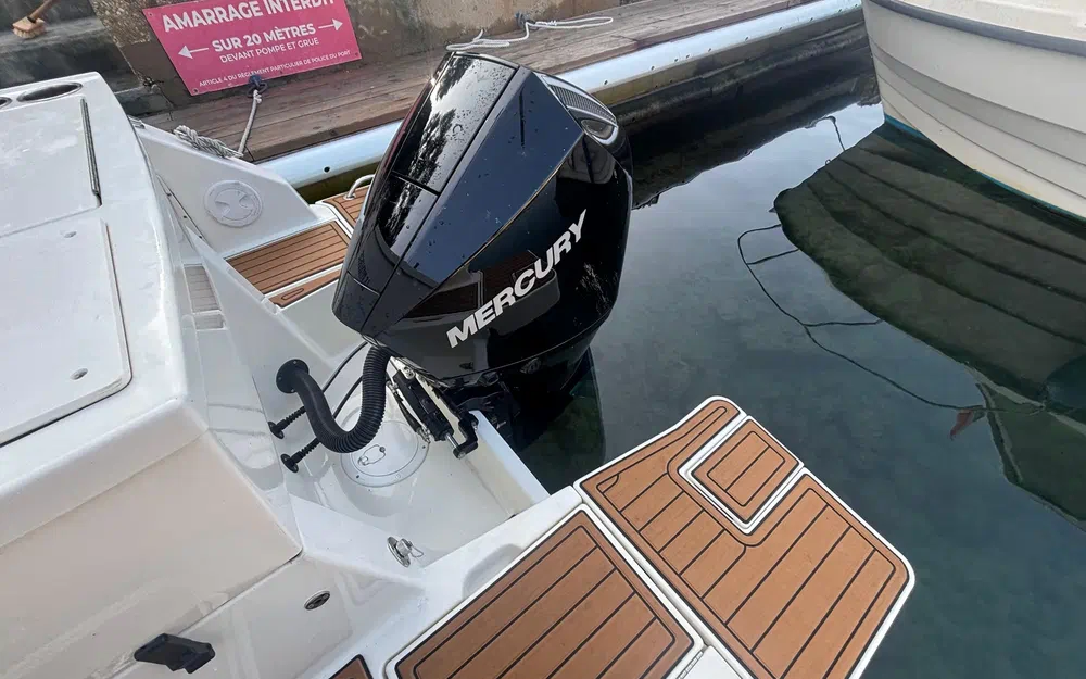 slider 5 Quicksilver Activ 705 Pilothouse
