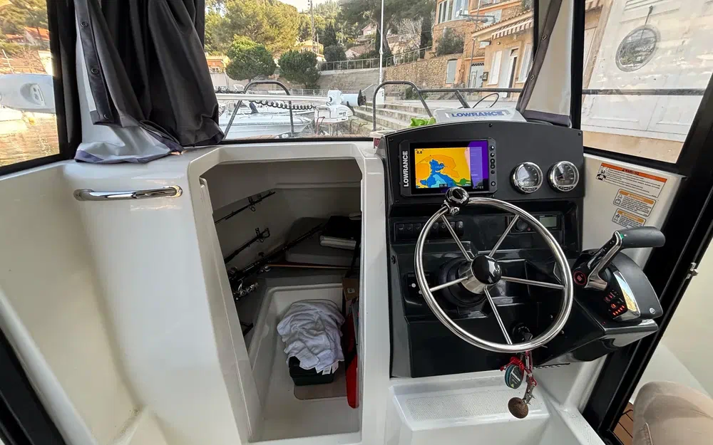 slider 20 Quicksilver Activ 705 Pilothouse