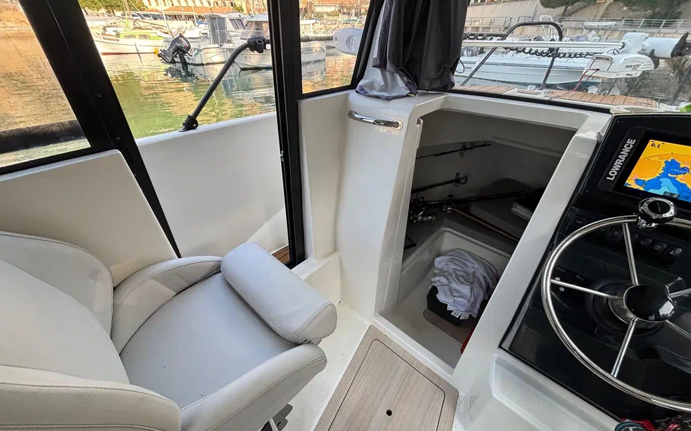slider 18 Quicksilver Activ 705 Pilothouse