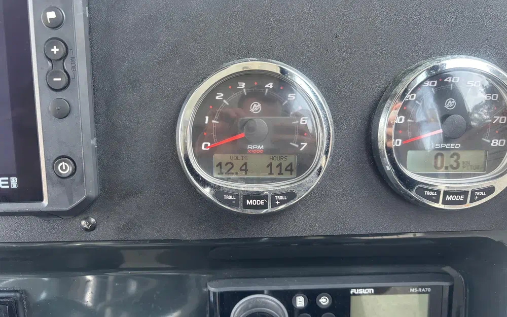 slider 22 Quicksilver Activ 705 Pilothouse