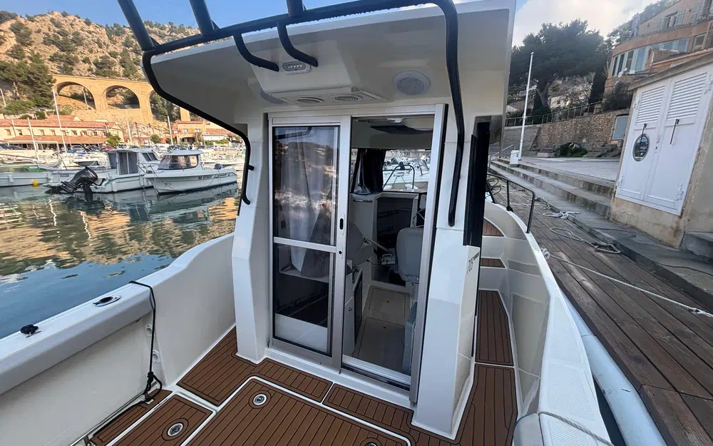 slider 10 Quicksilver Activ 705 Pilothouse